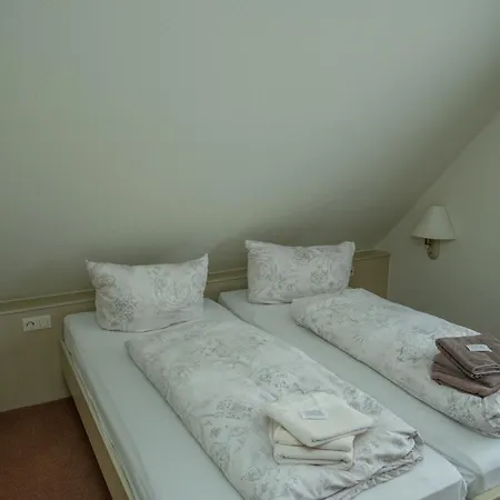 Apartment Haus Roseneck 5 *
